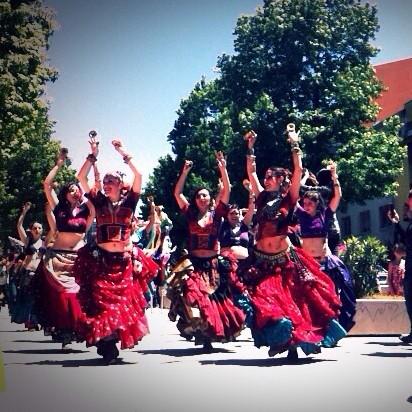 reddanza's tweet image. (ahora) Carnaval Tribal Gitano avanza por el centro de Concepción #ElefanteBlanco #FestivalDanzaBiobio @escenica_