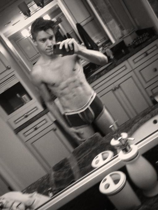 Making a memory #selfiesaturday can't argue with those undies from @andrewchristian http://t.co/tc3l