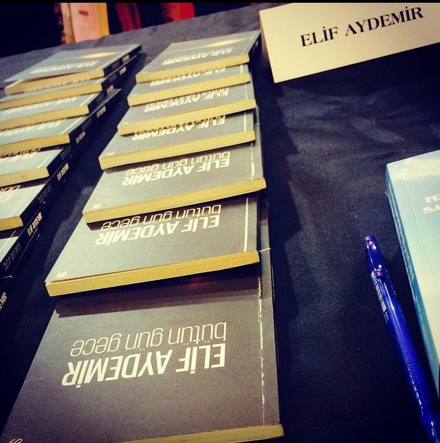 <a href="/Bahcesehir/">Bahçeşehir Uni (BAU)</a> li Öğrencimiz <a href="/elifaydemir_/">Elif Aydemir</a> in Kitapları TÜYAP Fuarı'nda okurları ile buluştu. Tebrikler Elif Aydemir .