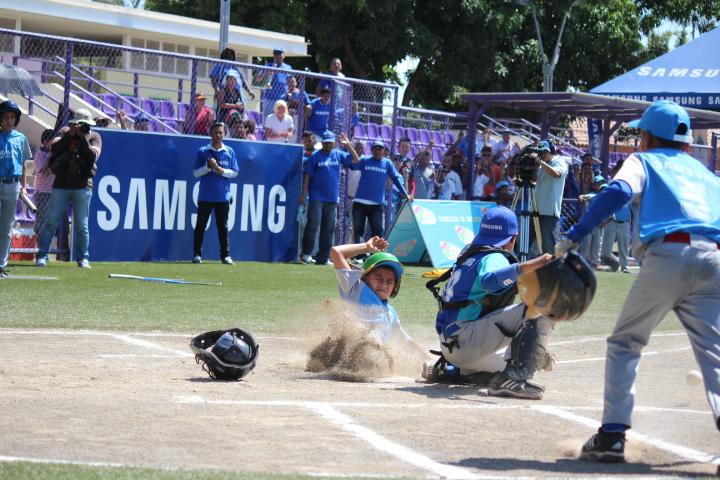 copasamsung's tweet photo. Anotan dos carreras el equipo LOS BRAVOS DEL PÁNAMA #TorneoSamsung2014 #Nicaragua #Managua #NIC http://t.co/BkgHbKen2F