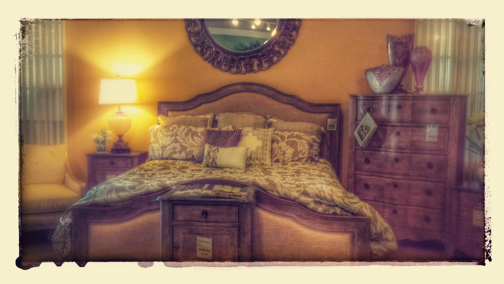 DesignSourceAZ's tweet image. Who doesn't love the #Schnadig #Cobblestone bedroom set?