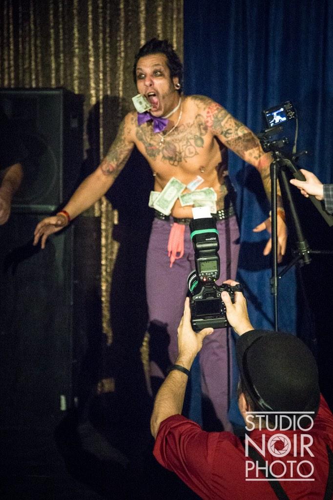 darinmalfi's tweet photo. Who invited the #Paparazzi? #DangerousD #ShockShow #SlurBar #StapleFace #bodystaple #stapling #bloodmoney http://t.co/E86V46B3n5