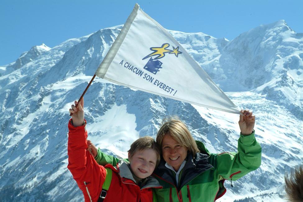 RTL France on Twitter: &quot;18h20 Christine JANIN, alpiniste, première femme à 8.000m, invitée de @robuche http://t.co/r32D2Mz0mj #Everest http://t.co/HbabgbbAp4&quot;