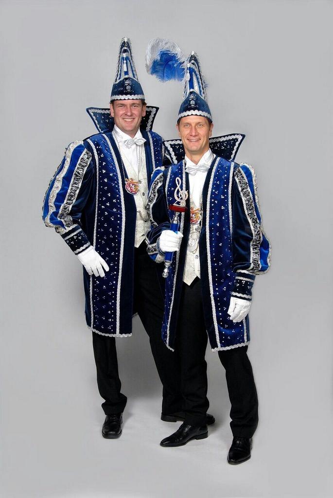 Bornscarnaval's tweet photo. Komend carnaval gaat in Borne onder leiding van Stadsprins Patrick en Adjudant Martijn. Namens SBC gefeliciteerd. http://t.co/W5dBkDeuVD