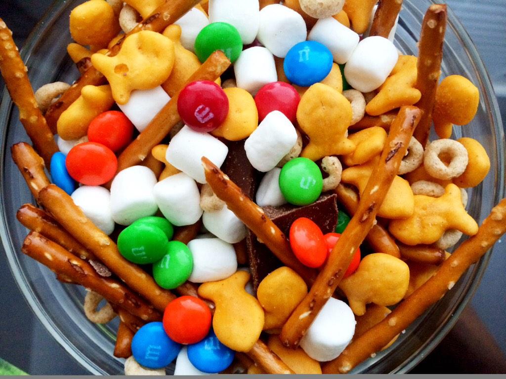 PumpkinandRose's tweet photo. Something For Saturday: Leftover Halloween Candy Trail Mix. New blog post: http://t.co/FPaiuLz33D http://t.co/wOVi2hAOwS