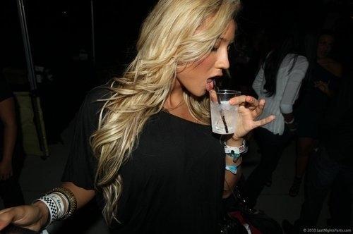 amaiving25's tweet photo. I feel so artsy 2nite!!!!!! #art #blond #love #slut #hot #sexy #kisskiss #hotgirlproblems #cantwaitgetfucked #hotsex http://t.co/9PKhEk0Pl2