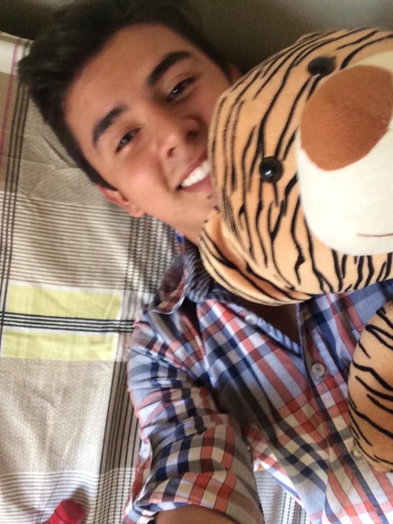 Anyean112's tweet photo. Siempre vive feliz, no importa nada más. http://t.co/PSM3BjyehW