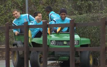 footmercato's tweet photo. Les drôles de misères de Drogba et Hazard en voiture !

Plus d'infos ici : http://t.co/xMnLSDoOmi http://t.co/hDjW18fJuc