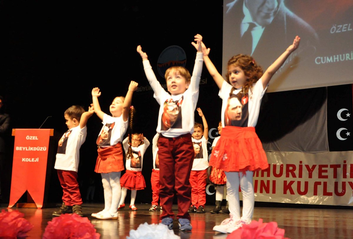 BEYLKDZK's tweet photo. Cumhuriyeti Biz Kurduk Onu Yaşatacak Olan Sizlersiniz!(K.Atatürk)
Okulumuzda Cumhuriyet Bayramı coşkuyla kutlandı! http://t.co/Q5sSVo6ckD
