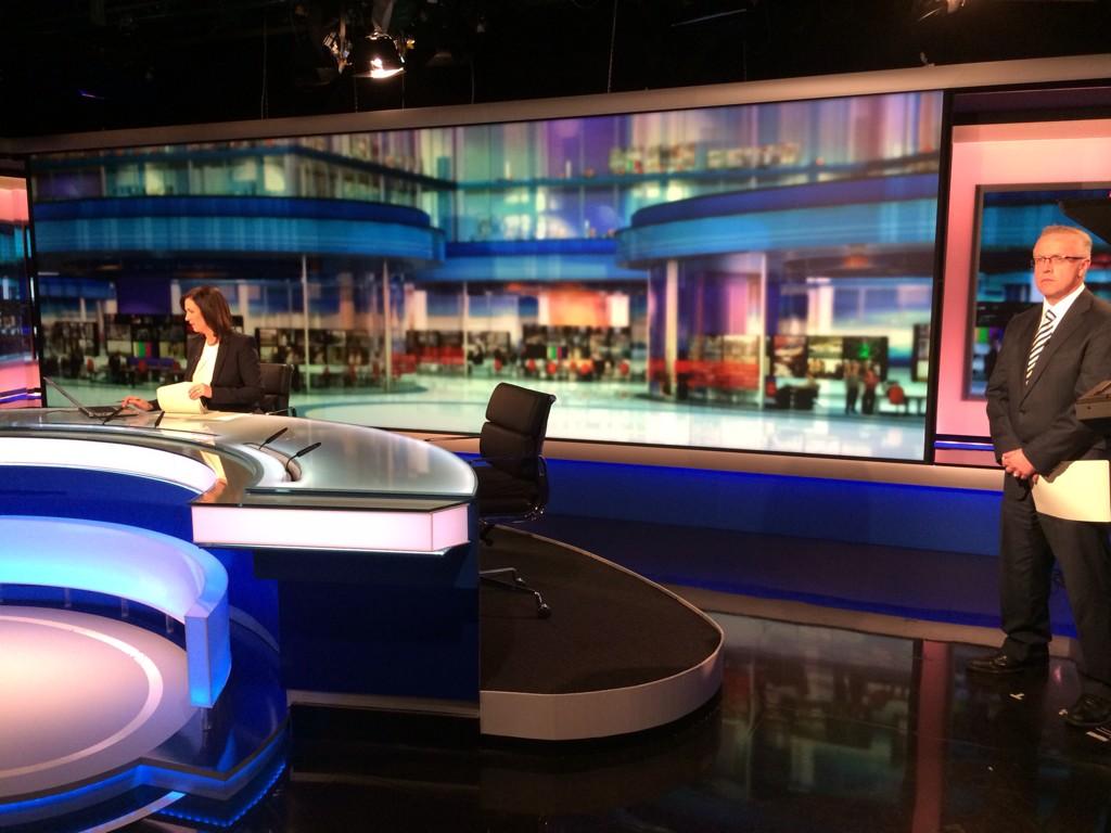lynseykiely's tweet photo. About to go on air with the #sixone @rtenews #dossier #honohan #derry #IRLvSA #LFCvCFC http://t.co/JtCIy8jBES