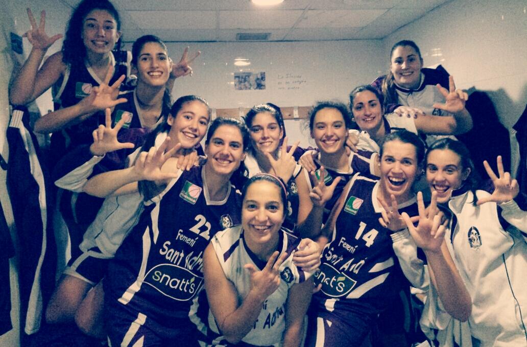FemSantAdria's tweet photo. Alegría en el vestuario LILA al conseguir el 3 de 3. El club más joven de la competición dormirá otra semana de líder http://t.co/NOwvNOf7Yn