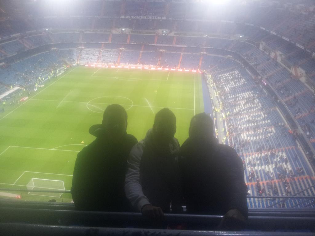 carlostorrecera's tweet photo. Bernabeu REAL MADRID VS RAYO VALLECANO vamossss realll http://t.co/TsNqBEmXwl