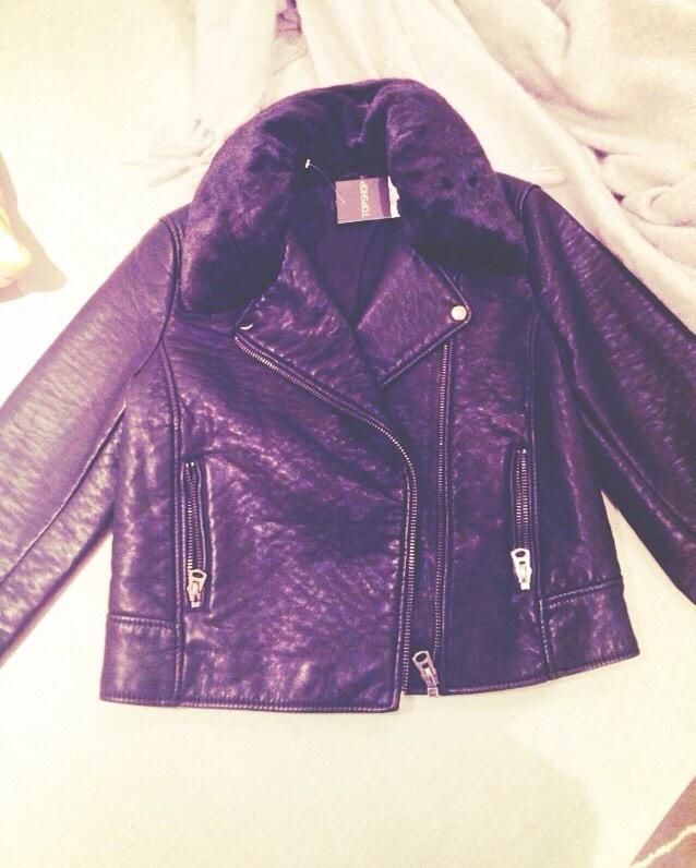RosieRosie_'s tweet photo. You just can't go wrong with a @Topshop leather jacket. #classicitem #goeswitheverything http://t.co/jBArupamgl