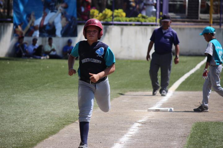 copasamsung's tweet photo. ROBERTO CLEMENTE anota su primera carrera #TorneoSamsung2014 #Nicaragua #Managua #NIC http://t.co/dmwamiCKh8