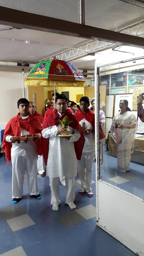KiranMistry27's tweet photo. http://t.co/zV09giXUzM

Akhanda bhajans 2014 - UK - Watford (region2)  - vedam procession

#GAB2014
#akhandbhajans
#radiosai
@sghradiosai