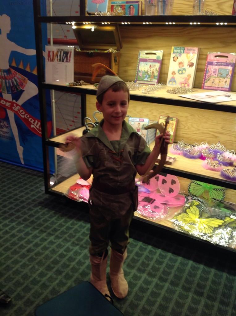 ArtsWave's tweet photo. RT @CincyBallet: This little guy is ready to see Peter Pan! #CBPeterPan #peterpan #cincyfallarts http://t.co/BK1wCzzWUT