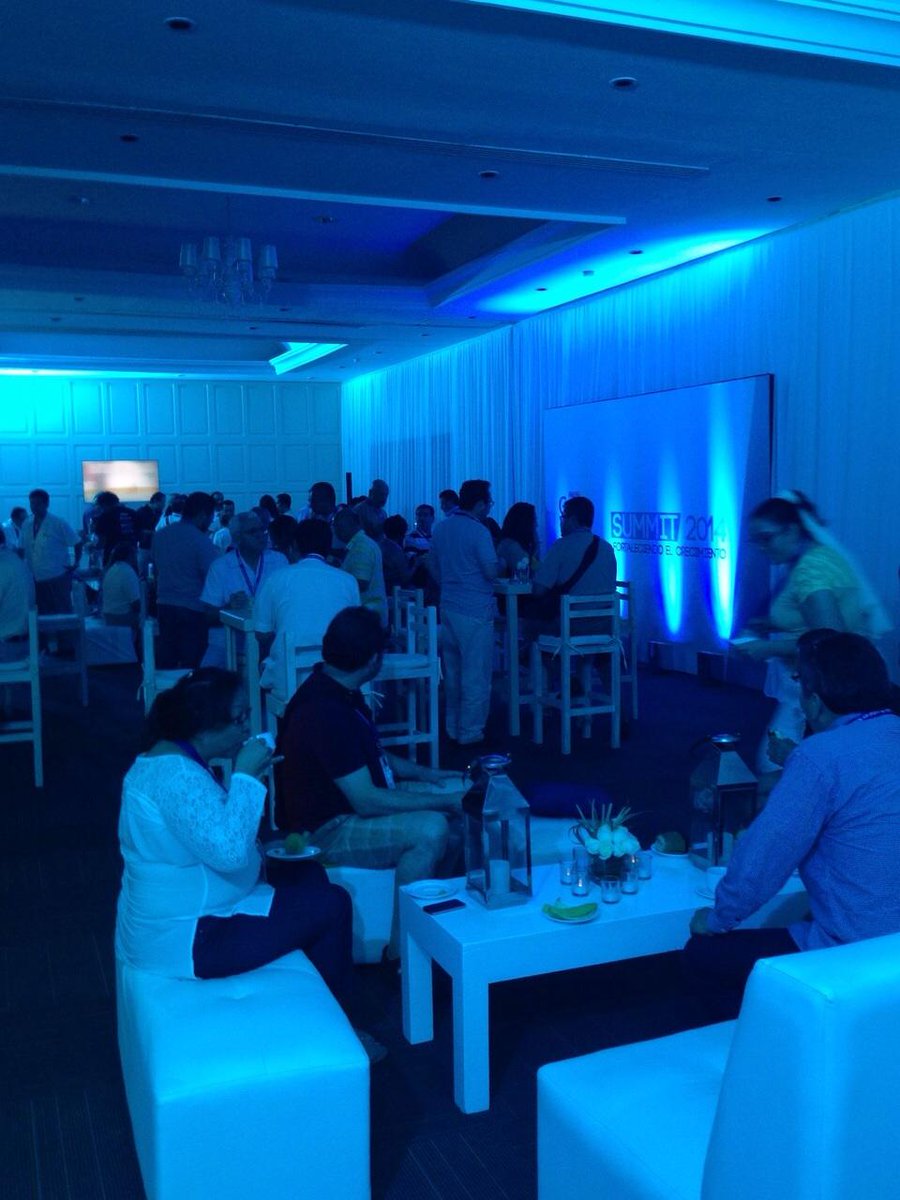 SummitNutricion's tweet photo. Teniendo un breve receso con tecnología en el Hospitality #summit2014nestlenutricion http://t.co/ORhyWz8eXi