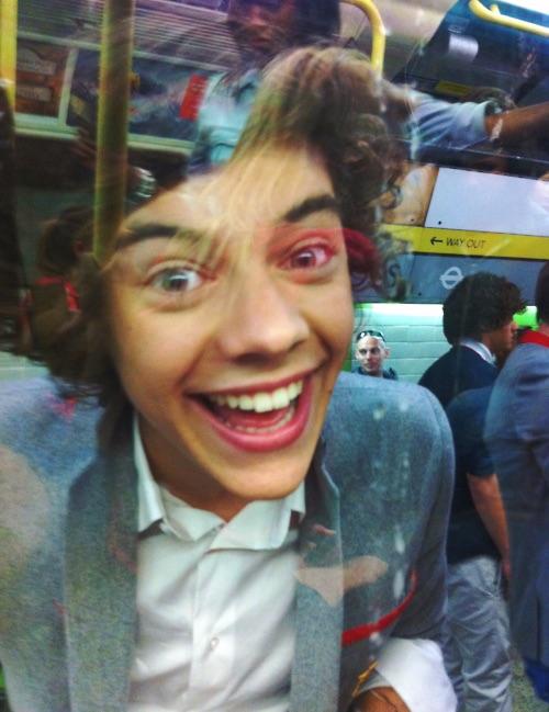 z4ynie's tweet image. Fetus Harry pictures are what I live for #EMABiggestFans1D