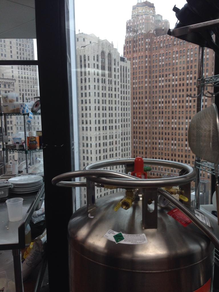 Topofthepontch's tweet photo. View from the kitchen. Best #kitchen view in the #metro #detroit #chef #liife http://t.co/maOFNuhVNs