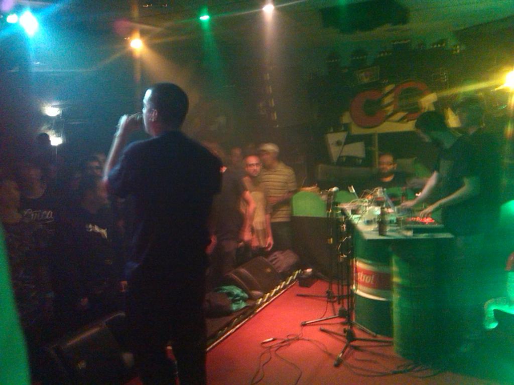 ACSubterranea's tweet photo. Pedazo de concierto ayer en sala cloaka. Gracias al publico y los artistas por el ambiente increíble! http://t.co/1CMlGHsBxp