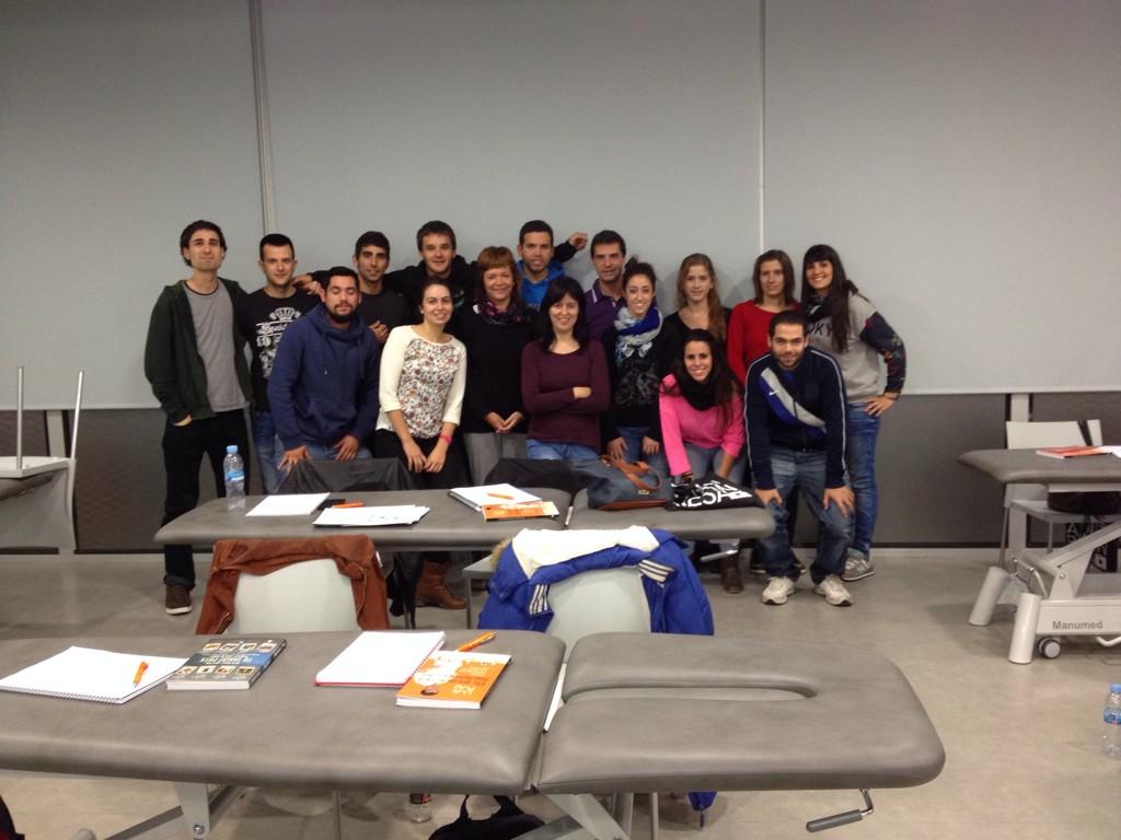 Fisioinquiet's tweet photo. Acabat el Seminari d'Espatlla @FUBuniversitat #MasterTM @fisiocharlio Ens ho hem passat Molt Bé! http://t.co/dFVfNMpKzm