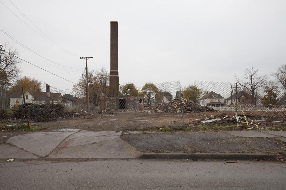 Detroiturbex's tweet photo. Higgins Elementary School in southwest Detroit has been demolished. The school closed in 2006: http://t.co/ojNjMBA32U http://t.co/FIAZ5fBhh2