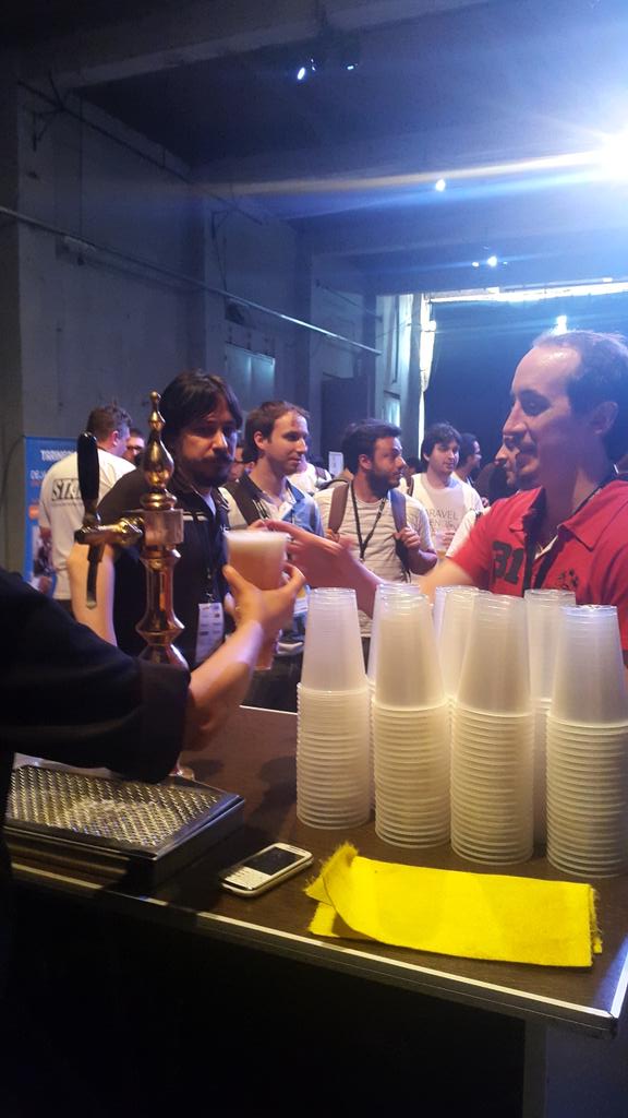phpconferencear's tweet image. Más cerveza en la #phpconfar 😃