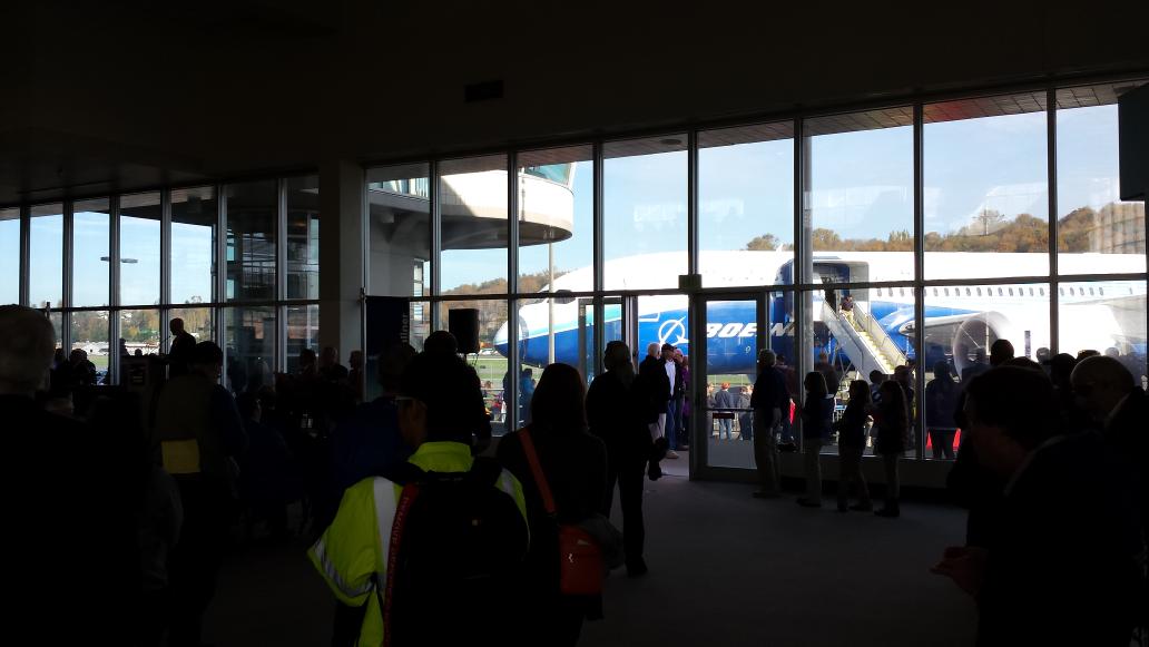 BoeingAirplanes's tweet photo. 787 pilot Neville: best part of Dream Tour was sharing excitement of the #Dreamliner with our customers http://t.co/ULun0BwoVR