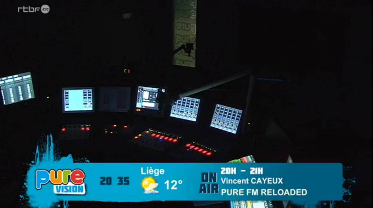 ThunderB1rdMusi's tweet photo. #nowplaying Le Studio de #PureFm plongé dans le noir en mode #PURETRAX http://t.co/p5uJAlNrBr via @purefmlaradio http://t.co/3NWWVwjJq1