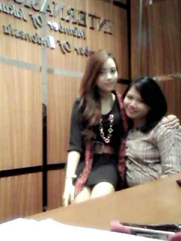 zaenalfitri's tweet photo. With ira ∫ªğΐ hamil demen amat selfie Ħαϑϱεђ••(¬_¬˚) http://t.co/nSDQbldsKg