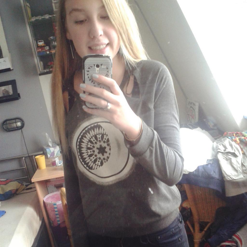 nailsXxx1's tweet photo. @missprettyxox :D met cut outs bij schouder en achterkant♥ http://t.co/UC6JNY5LQh