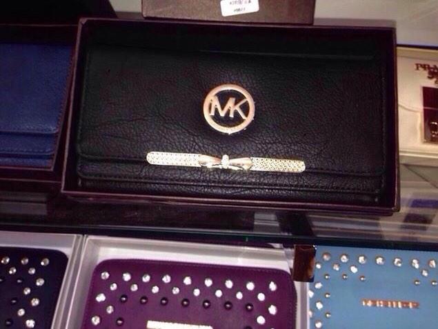 AClassStore's tweet image. Women desinger purse £35 each or £60 for 2