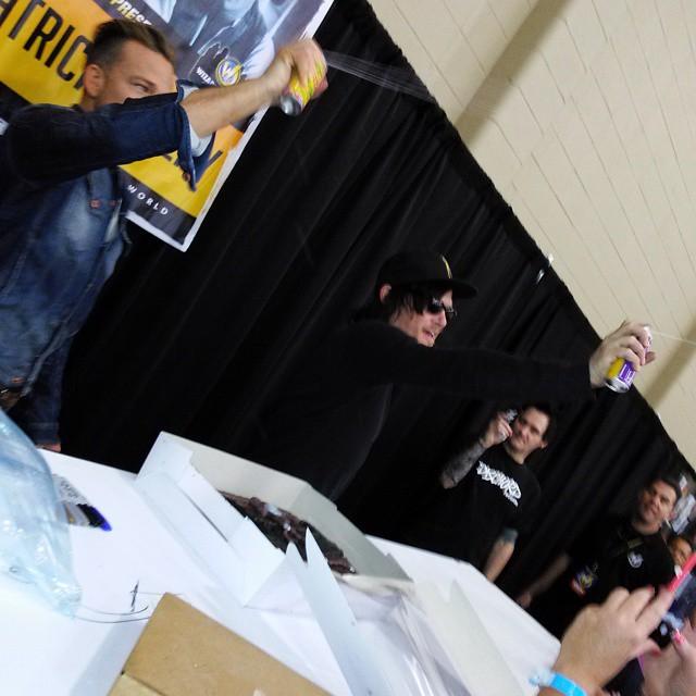MuchLoveClark's tweet photo. π@JillHarris69 #SillyStringFight Don'tGetItOnTheCake @wwwbigbaldhead @seanflanery @malfuncsean #WWTulsaCC (isis1082) http://t.co/3NQFGC9E46