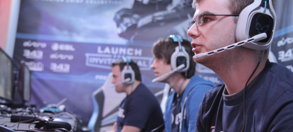 Halo's tweet photo. The teams are warming up. We're less than 2 hours away from the Launch Invitational. http://t.co/ukZHFip4wb #Halo http://t.co/ecgvRP1dkD