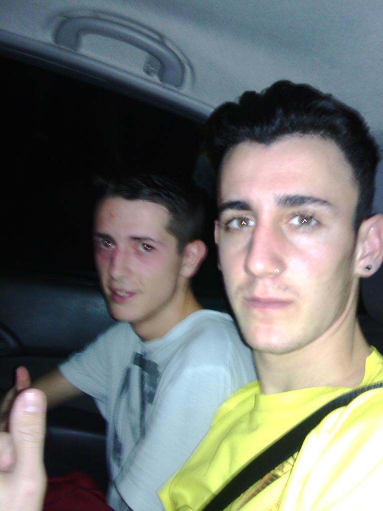 davidbernal170's tweet photo. De camino a coin y victoria 4-6 , contra #VictoriaKentFS ! Dos golitos mas para la cuenta #Dorsal 24! 👌@salvi107😘💪 http://t.co/9iTIIlpTWp