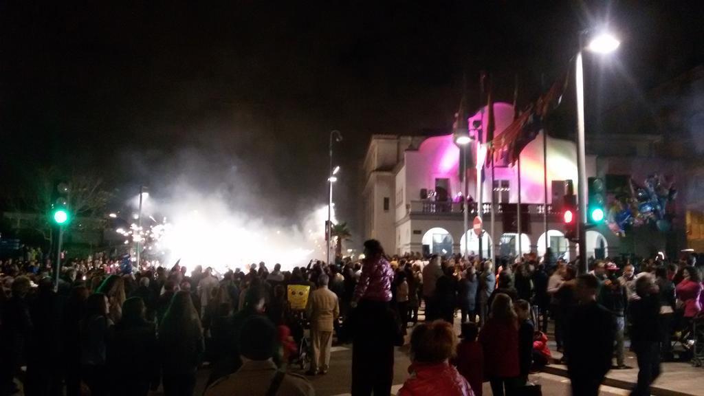 Després de les nostres vigílies #SantMarti2014 i comfiats pel #4d8 demà, fem pinya amb els <a href="/fures_diables/">Diables Cerdanyola</a> #cerdanyola