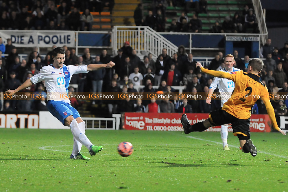 stevenwhitepics's tweet photo. When did @Official_HUFC sign Ronaldo btw? @bradwalker1996 #lookalikes http://t.co/XSnkvlZk0a