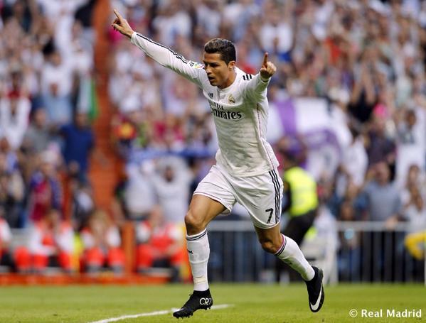 ReNgo_Sport's tweet photo. كريستيانو هو اول لاعب في تاريخ ريال مدريد يسجل في 10 مباريات متتالية في الليغا http://t.co/V1I8Eshw0F