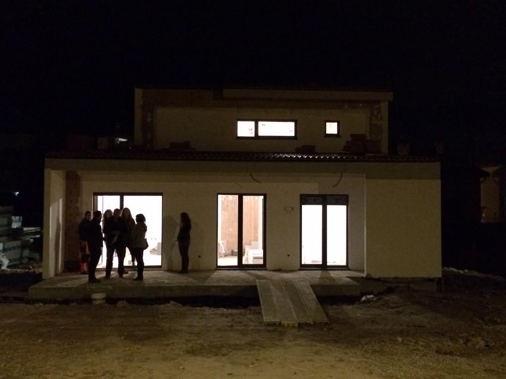 : Hemos llegado a la noche de puertas abiertas en los #iPHdays14 junto a <a href="/AAnneVogt/">Anne Vogt</a> <a href="/NuriaDAnton/">Nuria Díaz</a> <a href="/medgon_passiv/">Medgon Passivhaus</a> ”