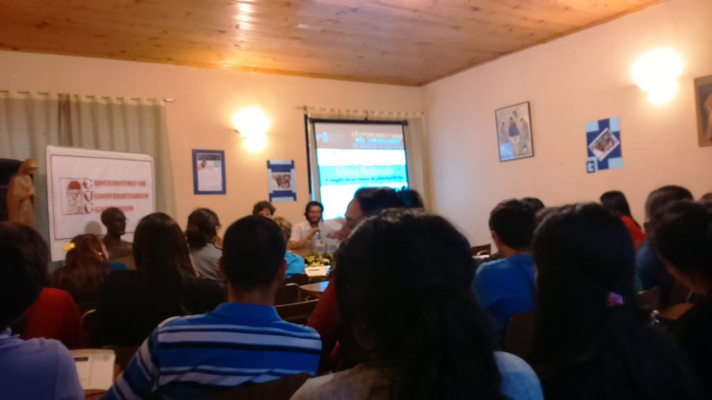 daniel_elbosque's tweet photo. Escuchando sobre los desafíos de los medios de comunicación en el #EUC2014. @CarlosRomeroV @Miche_Estefania http://t.co/HlouxIS0wu