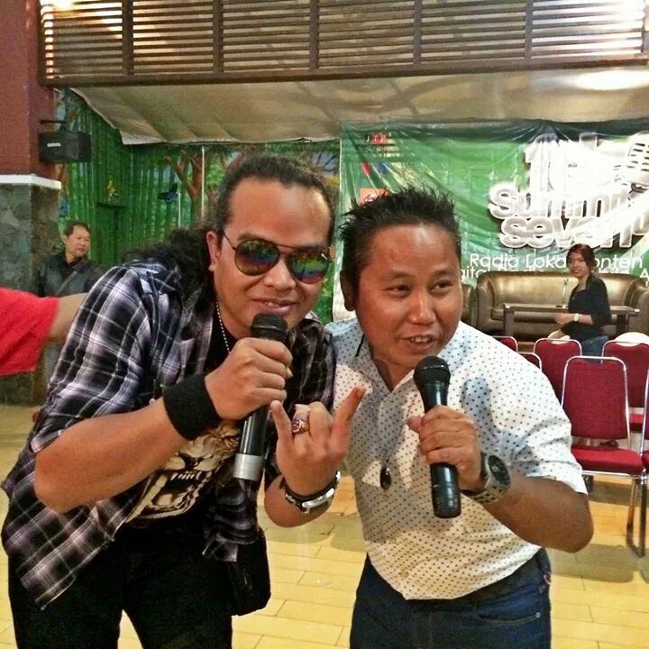 FDRsummit's tweet photo. Terimakasih support @Mr_NurBayan &amp; @AbangNarjiCagur di #FDRsummitVII #CintaRadio #AyoDengerinRadio http://t.co/QW8BtN1l78