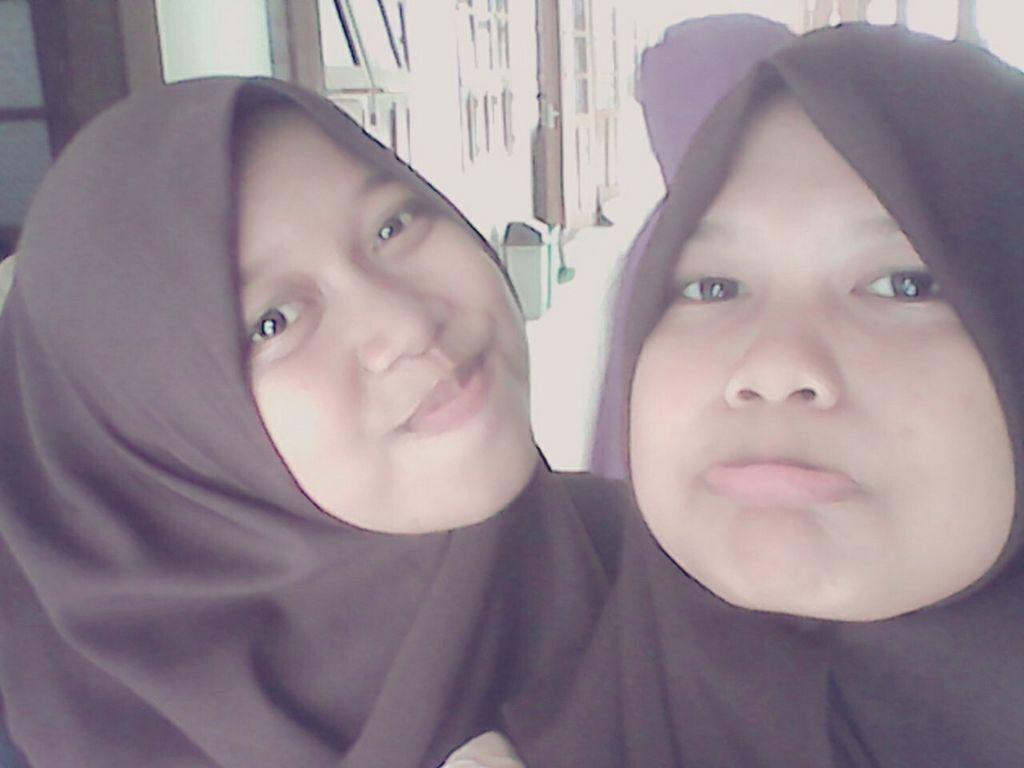 eka271199's tweet photo. with zahramen :D:*({}) http://t.co/9bxtv9hQf3