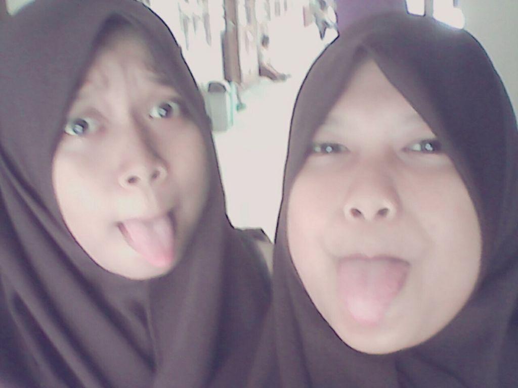 eka271199's tweet photo. with zahramen :D:*({}) http://t.co/9bxtv9hQf3