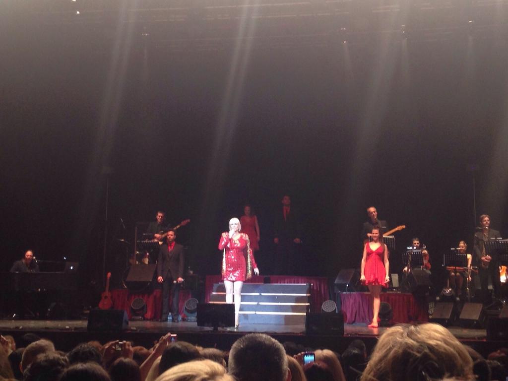 SonyMusicArg's tweet photo. #Todo #ValeConTodo @Valerialynch en el Rex http://t.co/Q3DCMzZ8Ig
