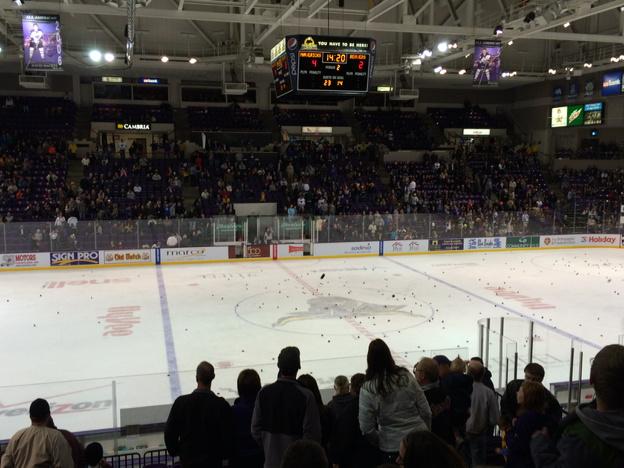 MCHSEventCenter's tweet photo. Time for chuck-a-puck after the 2nd period with a Mav lead 4-2! @MavHockey http://t.co/E1R35Ds3tJ