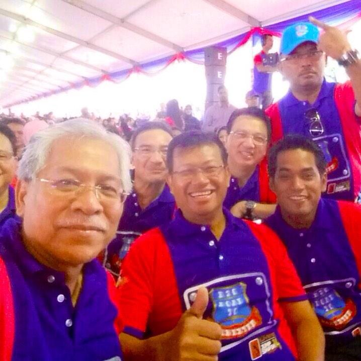 zeekay15's tweet photo. ๐RT @idrisjusoh: Empowering our Youth at #genexter @HishammuddinH2O @shaberyc @liowtionglai @Khairykj @idrisharon66 http://t.co/P8JmtfaKBr
