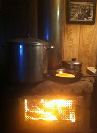 lenetteholter's tweet photo. Panquakes cooking  on a wood stove  delicious and nutritious  http://t.co/hiPLbn8UpQ http://t.co/4TPnvRtLVS