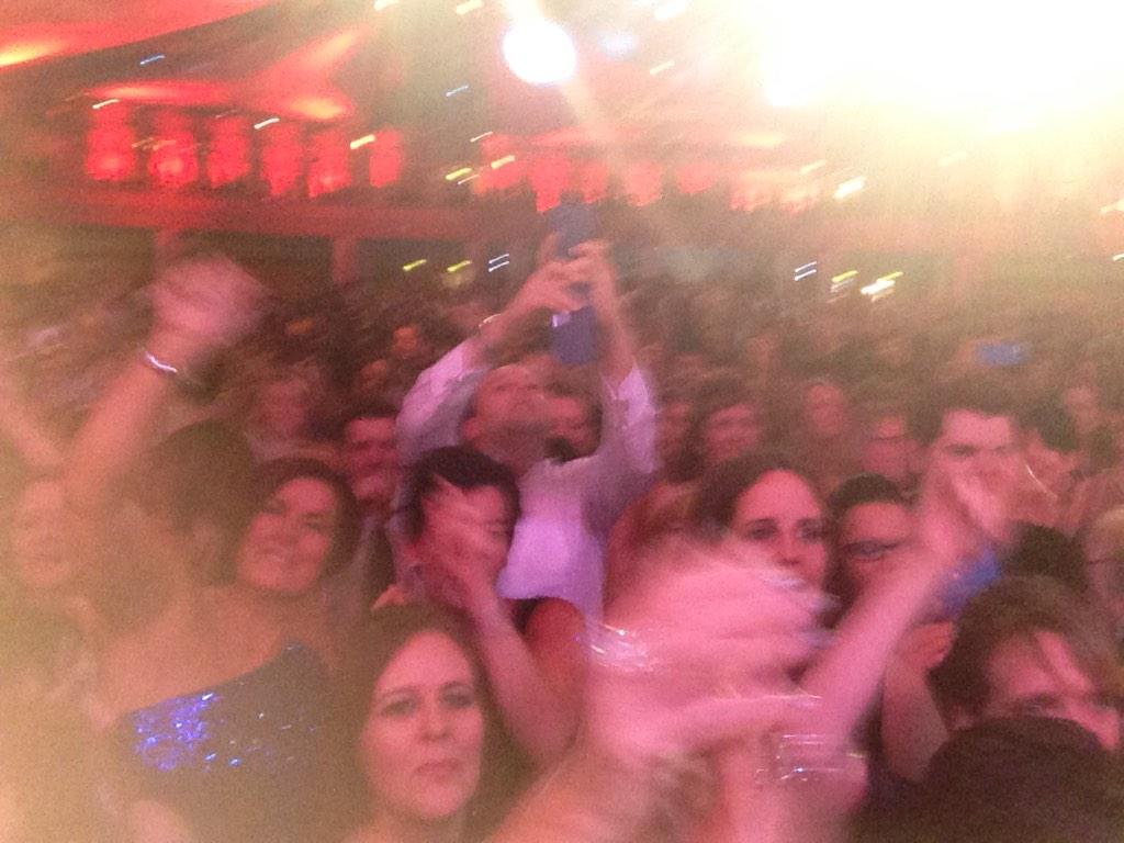 Jo_TimperleySW's tweet image. Weirdest mosh pit ever. 600 ball gown clad women loving @MrPeteTheJones at the @SlimmingWorld ball!
