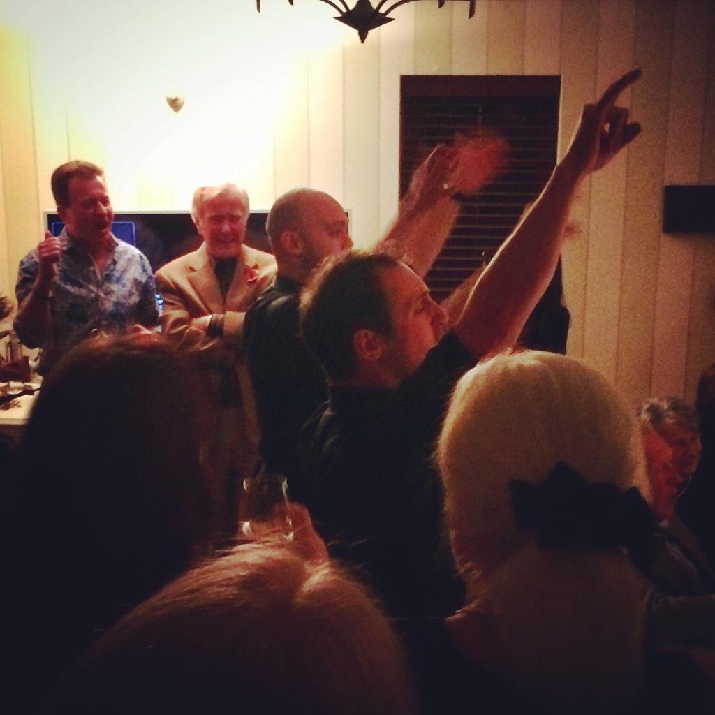 BrettSirrell's tweet image. Twice in less than two weeks working again with the #singingwaiters!  How lucky am I!!!  @SingingWaiters1 #partymagic