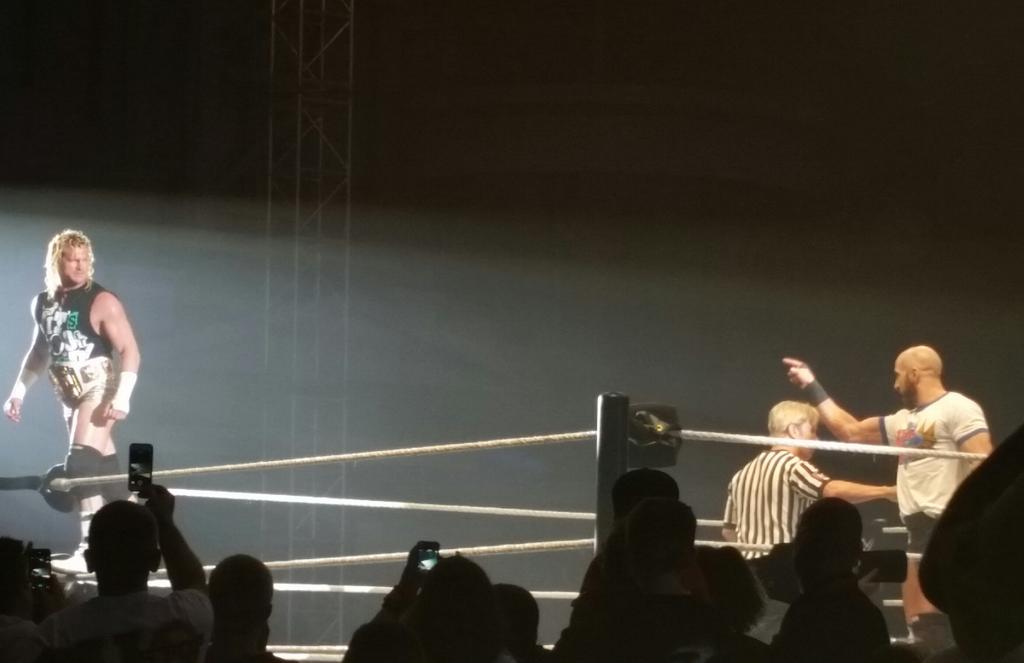 michelle2819's tweet photo. Awesome show in Minehead. So hot!!!! #dolphziggler http://t.co/4SgeXooRH9